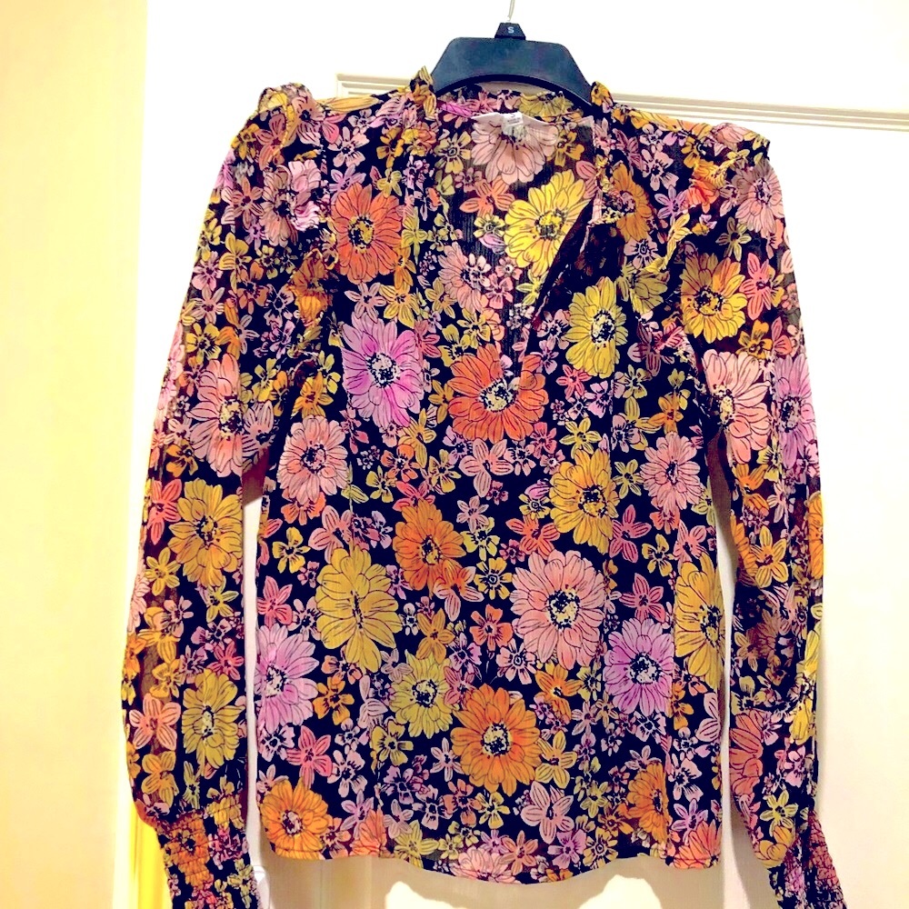 BB Dakota Floral top with ruffle shoulder size S